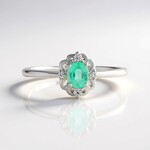 Anello in argento con Smeraldo Russo (Adela Silber)