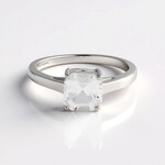 Anello in argento con Petalite