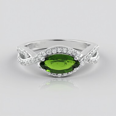 Anillo en plata con Diópsido de Rusia
