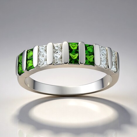 Anello in argento con Diopside Russo