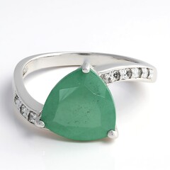 Anello in argento con Calcedonio Verde