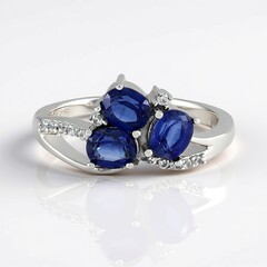 Anello in argento con Cianite del Nepal