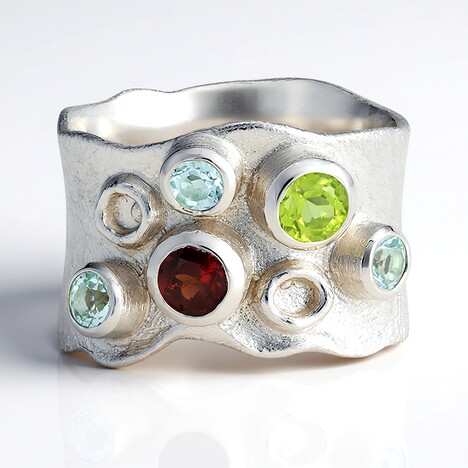 Anello in argento con Gemme