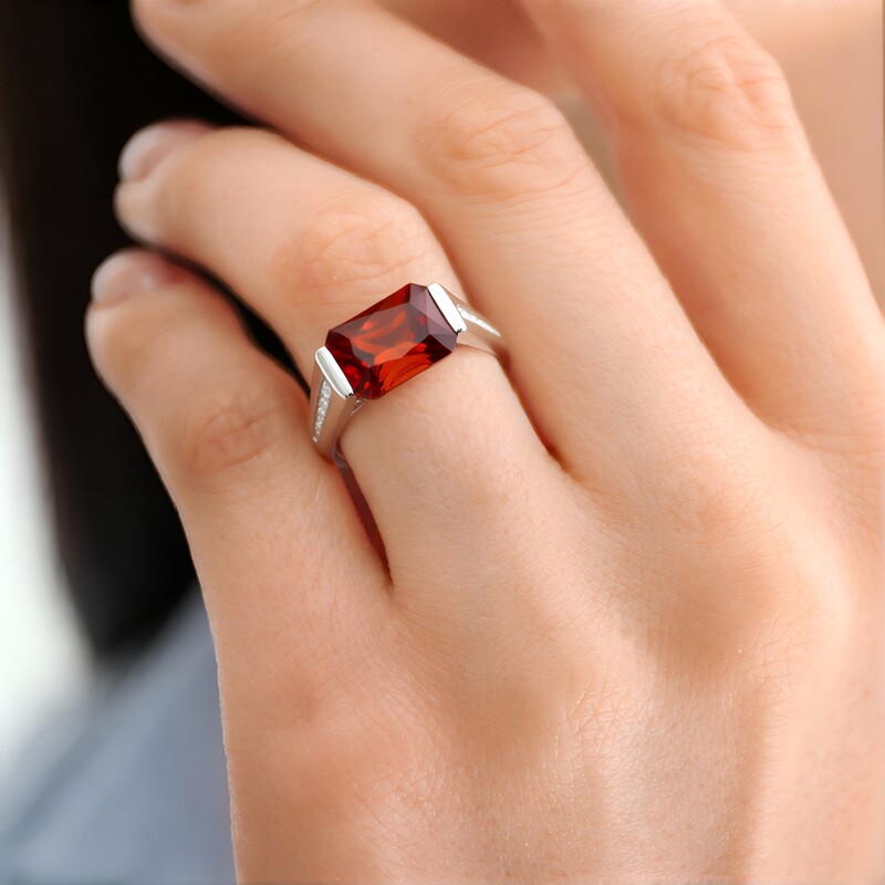 Anello in oro con Granato Essonite (de Melo)