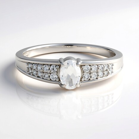 Anello in argento con Petalite