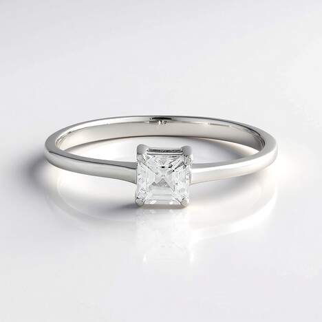 Anello in argento con Zircone