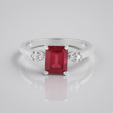 Anello in argento con Rubino Bemainty