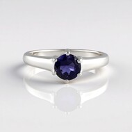 Anello in argento con Iolite