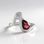 Anello in argento con Granato Mozambico