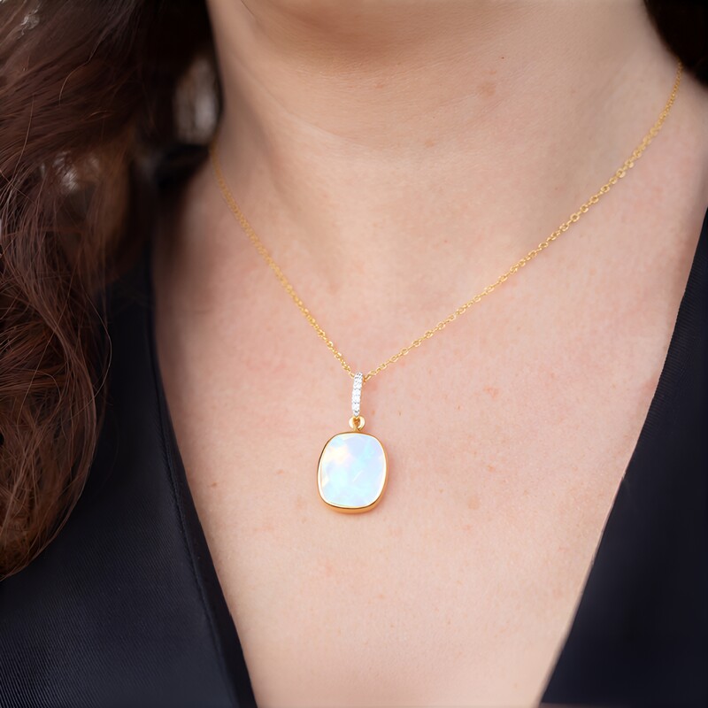 Collana in oro con Opale di Welo