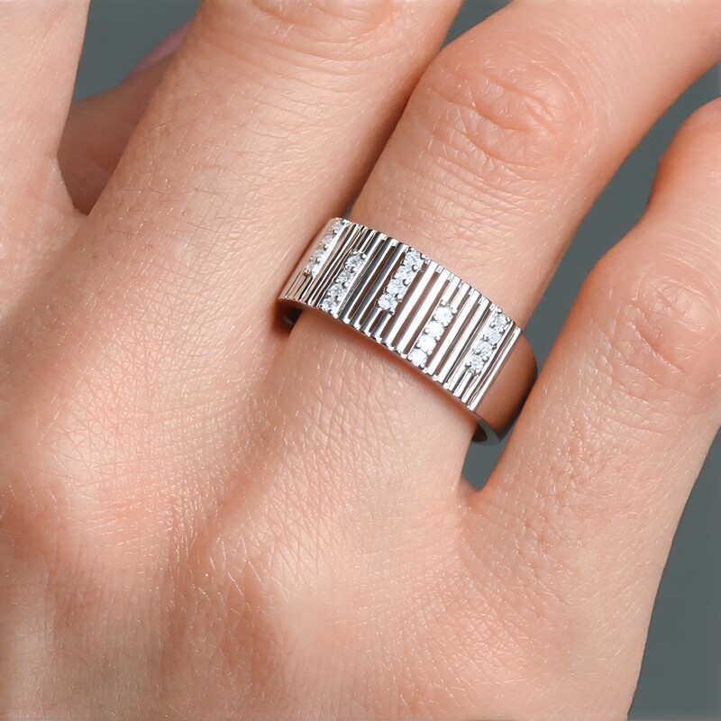 Anillo en plata con Zircón (de Melo Essence)