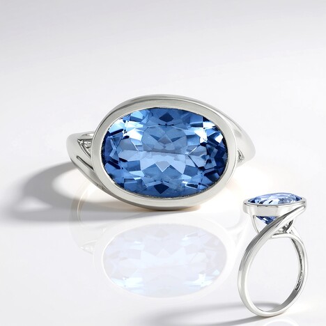 Anello in argento con Quarzo Blu