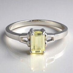 Anello placcato in platino con Kunzite Canarino