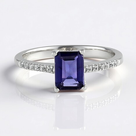 Anello in argento con Iolite