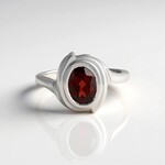 Anello in argento con Granato Mozambico