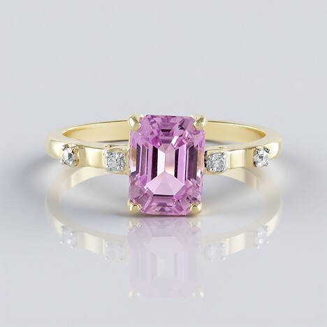Anello in oro con Kunzite