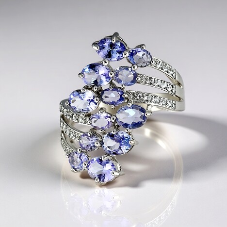 Anello in argento con Tanzanite