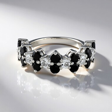 Anello in argento con Spinello Nero