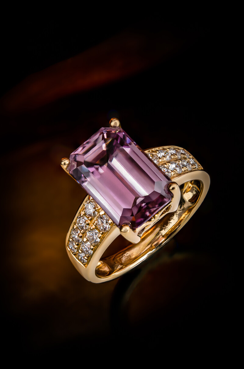 Anillo en oro con Diáspora rosa (AMAYANI)