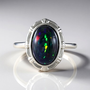 Anillo en plata con Ópalo de Mezezo
