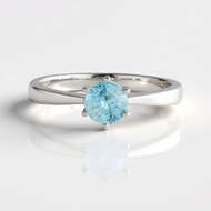 Anillo en plata con Zircón de Ratanak Kirí