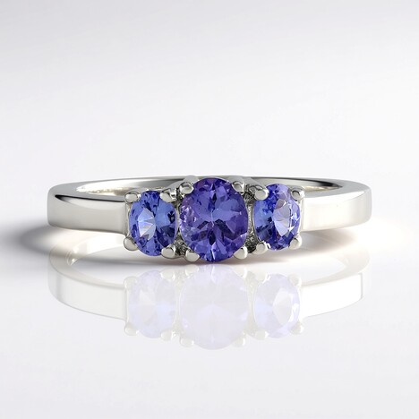 Anello in argento con Tanzanite