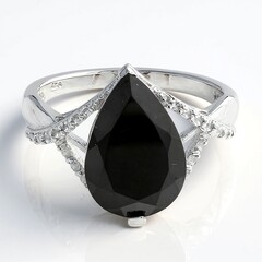 Anello in argento con Spinello Nero