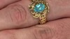 Zilveren ring met een Paraiba-blauwe topaas (Gems en Vogue)