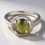 Anello in argento con Labradorite