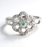 Anillo en plata con Tsavorita Kenia