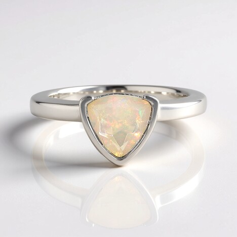 Anello in argento con Opale di Welo