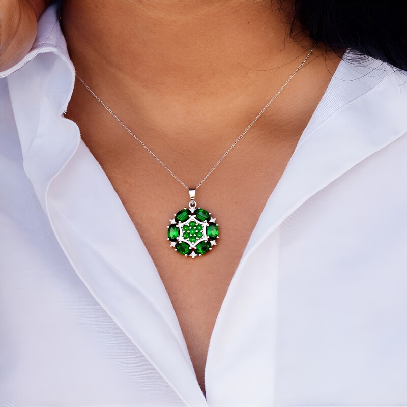 Russischer Diopsid-Silberanhänger