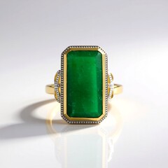 Anello in argento con Berillo color smeraldo