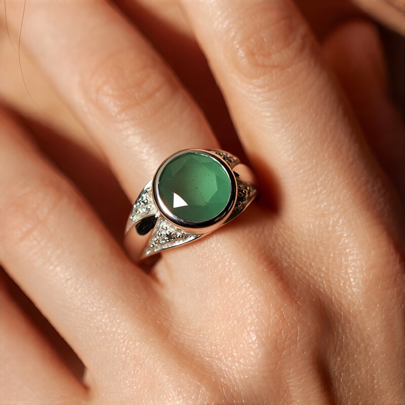 Anillo en plata con Calcedonia verde
