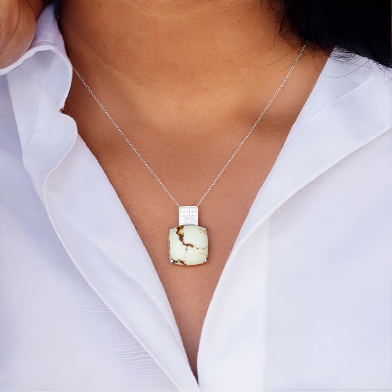 Magnesit-Silberanhänger