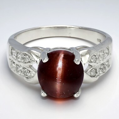 Anillo en plata con Escapolita ojo de gato