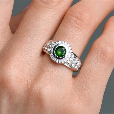 Bague en argent et Diopside de Russie