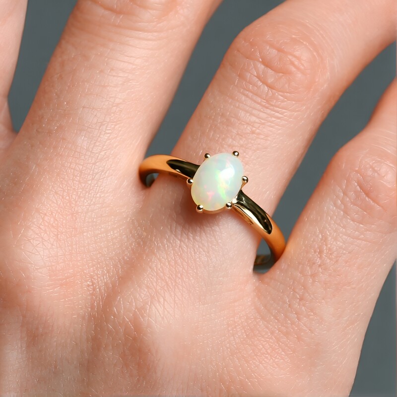 Anillo en oro con Ópalo de Welo