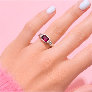 Zilveren ring met een Bemainty robijn
