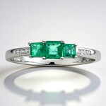 Anello in oro con Smeraldo Zambia AAA