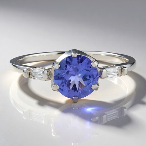 Anello in oro con Tanzanite