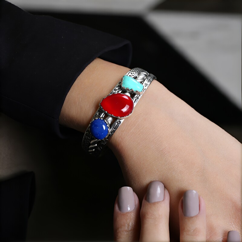 Brazalete en plata con Ónix rojo (Desert Chic)