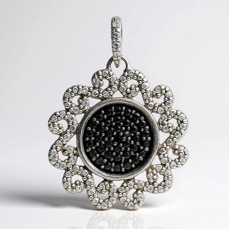 Ciondolo in argento con Diamante Nero