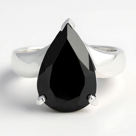 Anello in argento con Spinello Nero