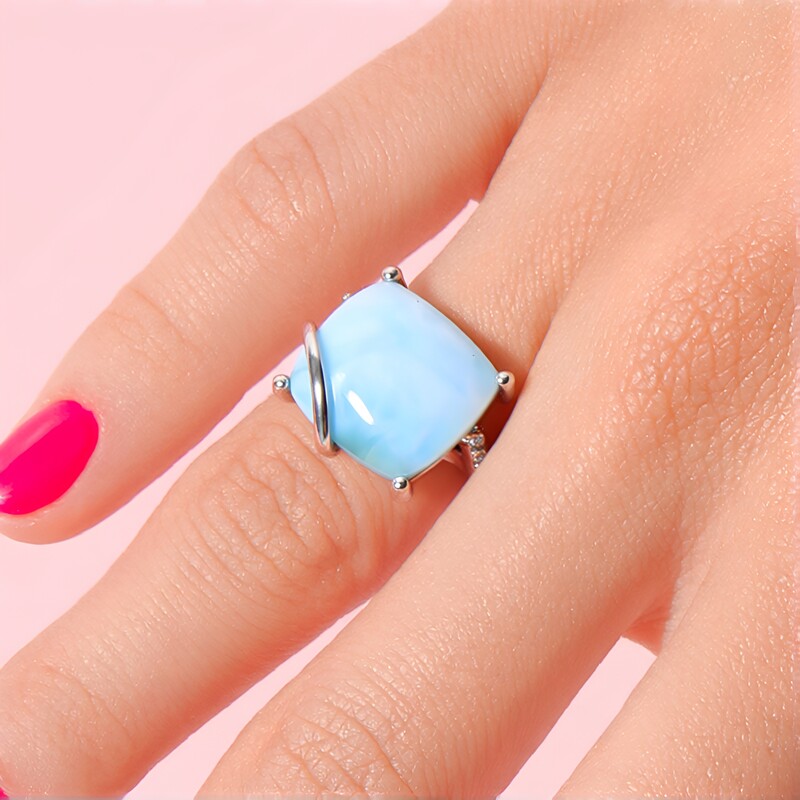 Zilveren ring met een larimar