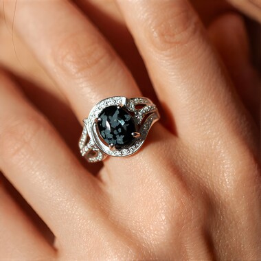 Zilveren ring met een sneeuwvlokken obsidiaan
