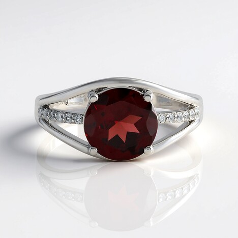 Anello in argento con Granato Mozambico