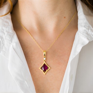 Collana in oro con Rubino Mozambico AAA