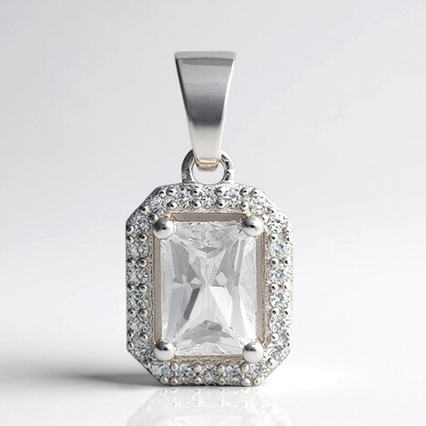 Ciondolo in argento con Danburite