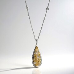 Gouden halsketting met parelmoer